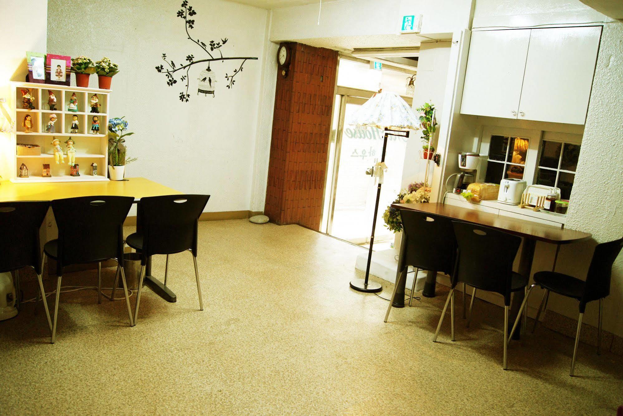 Mi House Hotel Seoul Bagian luar foto