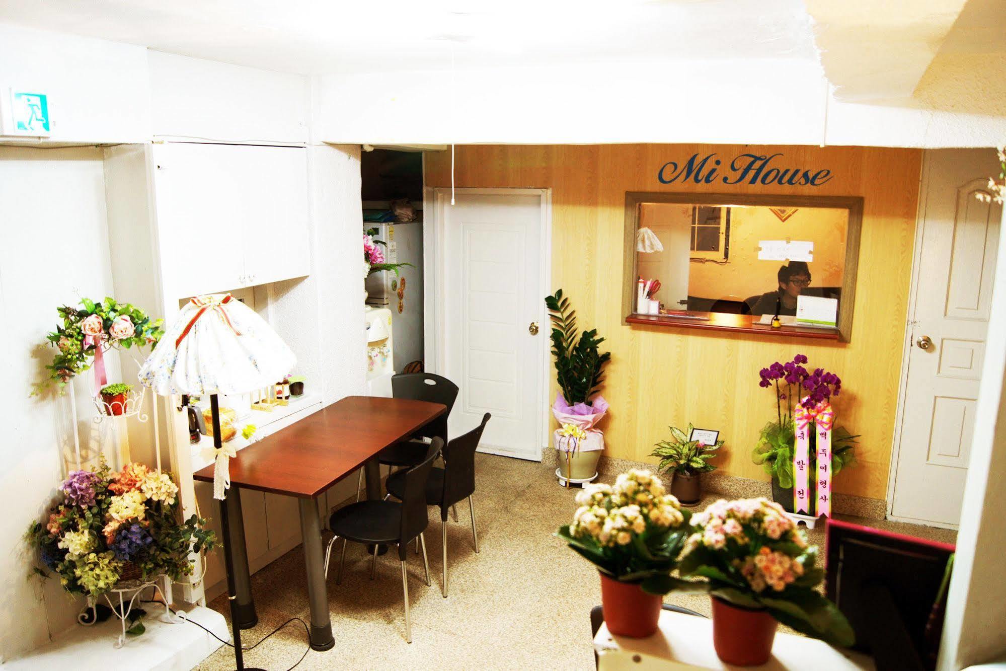 Mi House Hotel Seoul Bagian luar foto