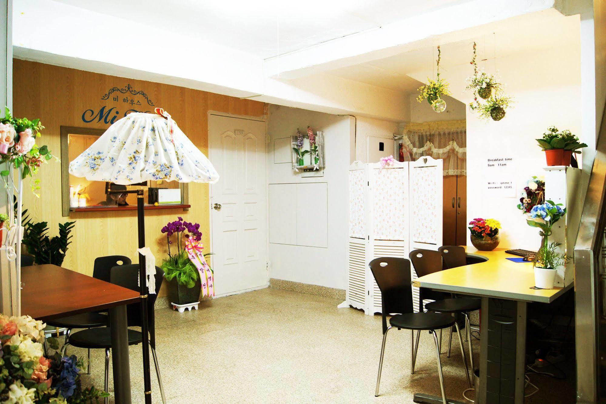 Mi House Hotel Seoul Bagian luar foto